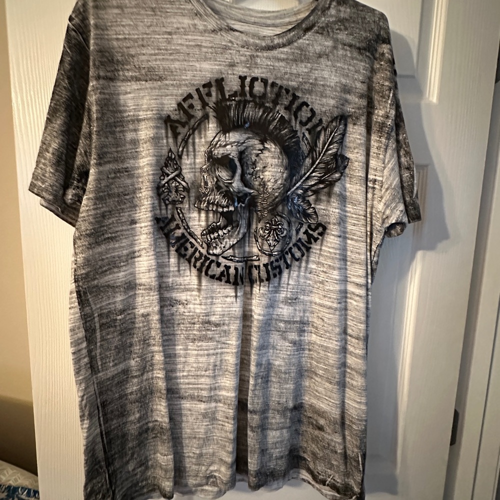Affliction Men's Black and Gray Skull Graphic Tee